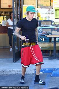 拖鞋明星,揭秘拖鞋明星的时尚传奇  第3张