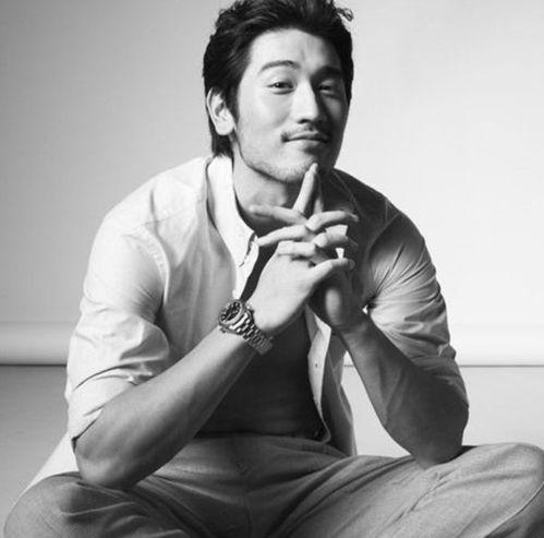 高以翔不留胡子的照片,无胡须的阳光少年风采  第2张