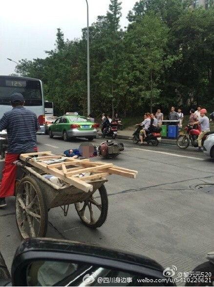 骑电动车车祸照片  第2张